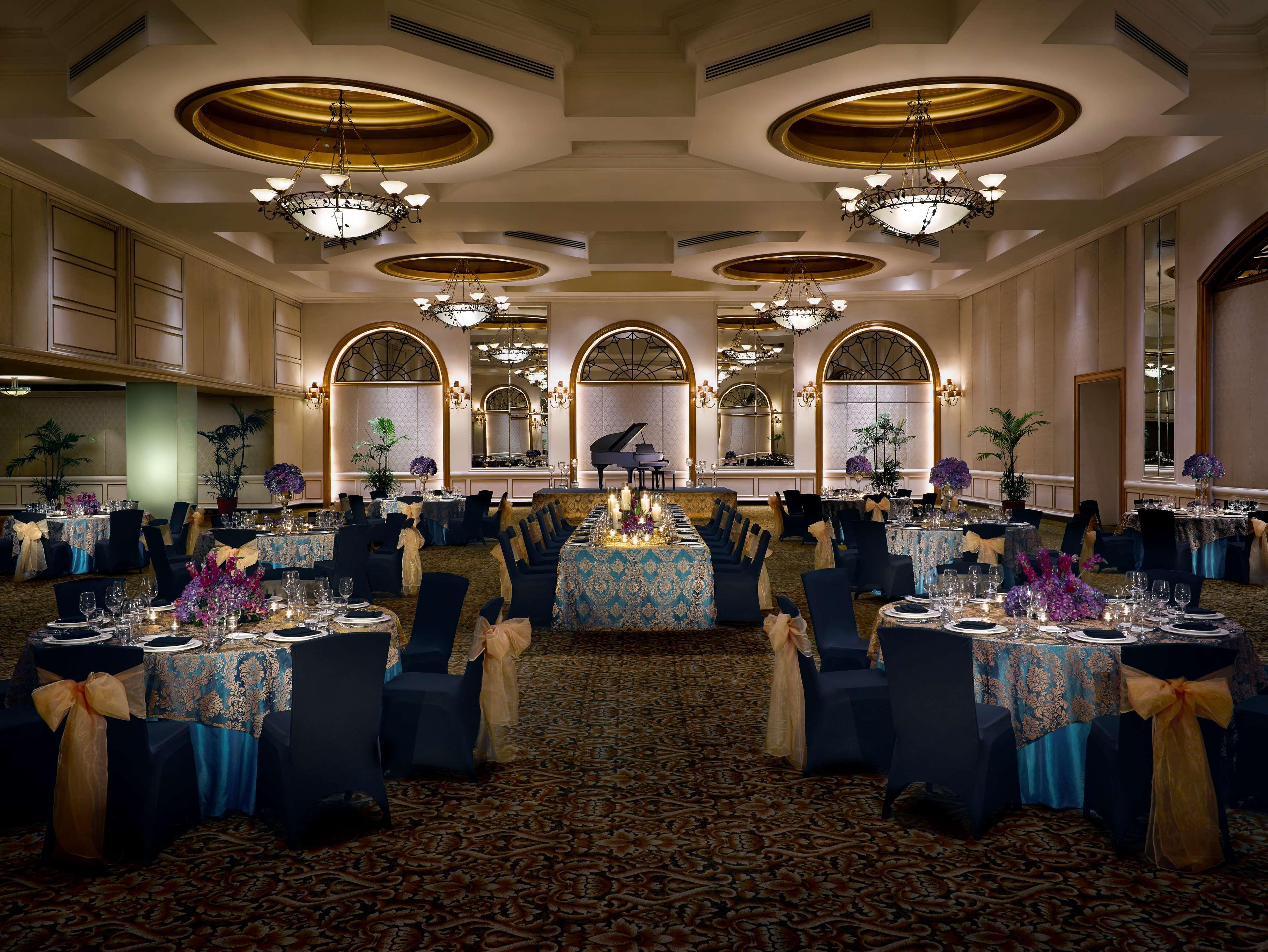 Dusit Thani Manila - Multiple Use Hotel Makati City Exterior foto The ballroom at the hotel