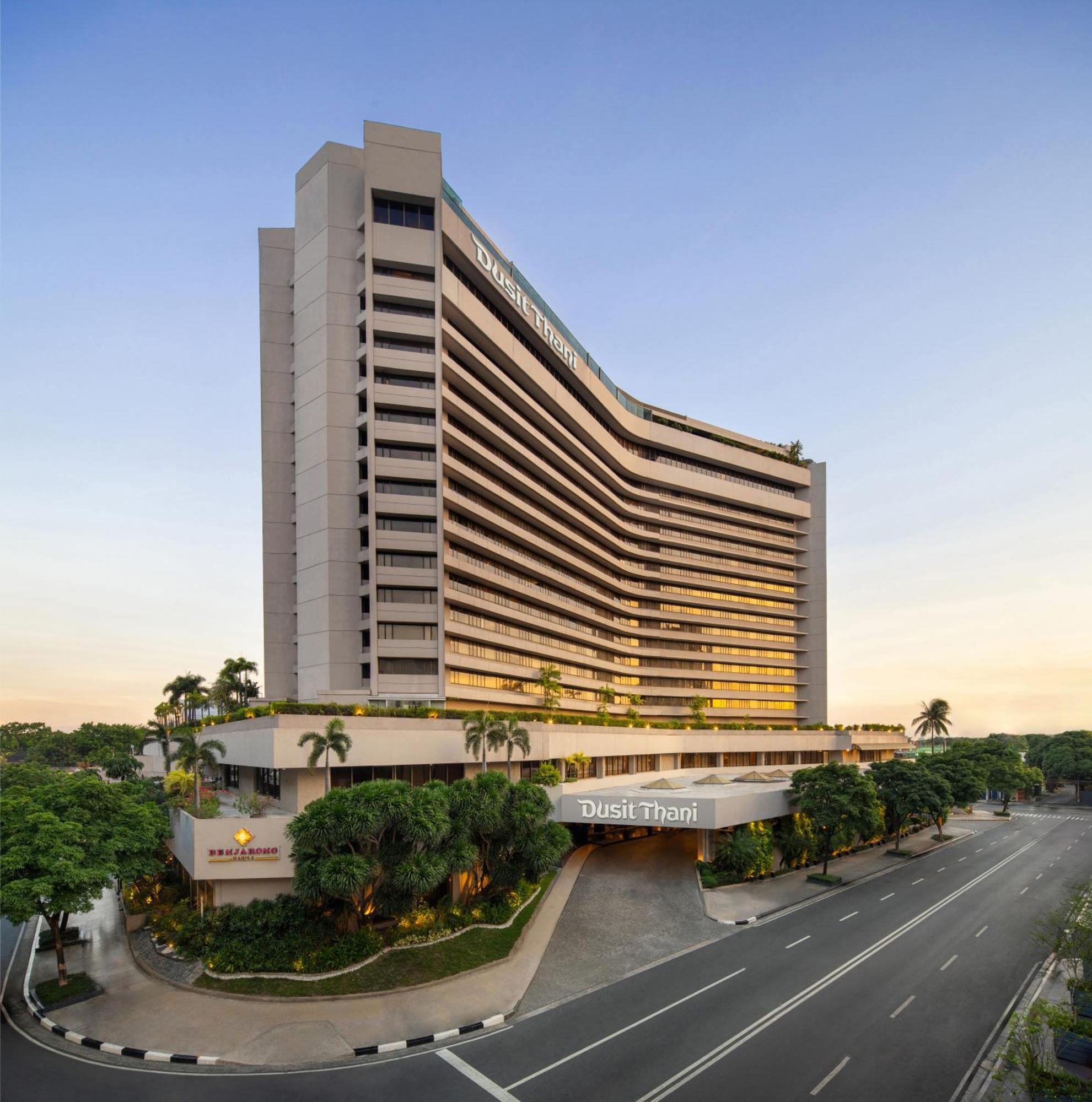 Dusit Thani Manila - Multiple Use Hotel Makati City Exterior foto The hotel in 2016