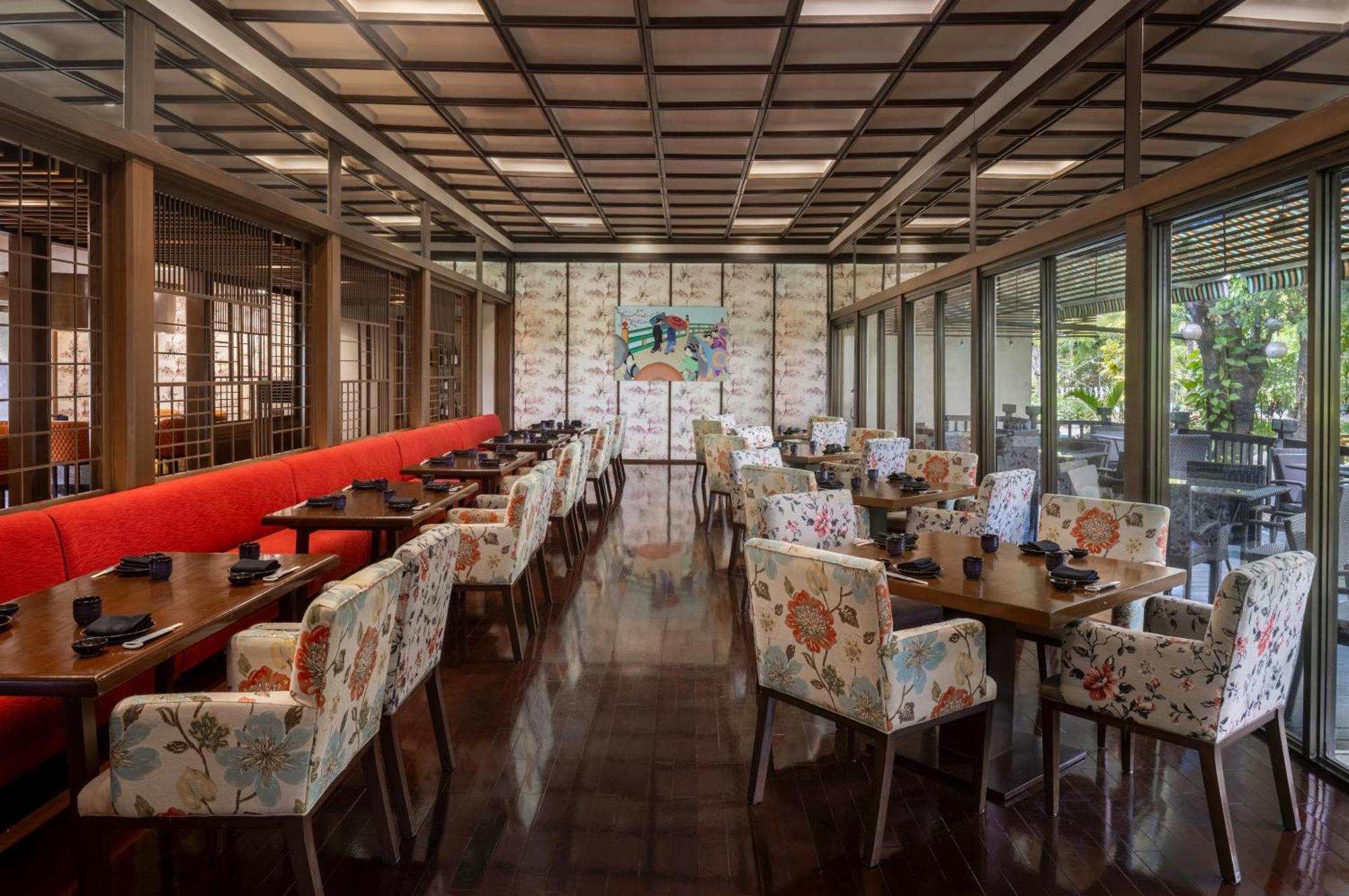 Dusit Thani Manila - Multiple Use Hotel Makati City Exterior foto Interior of a restaurant in Tokyo