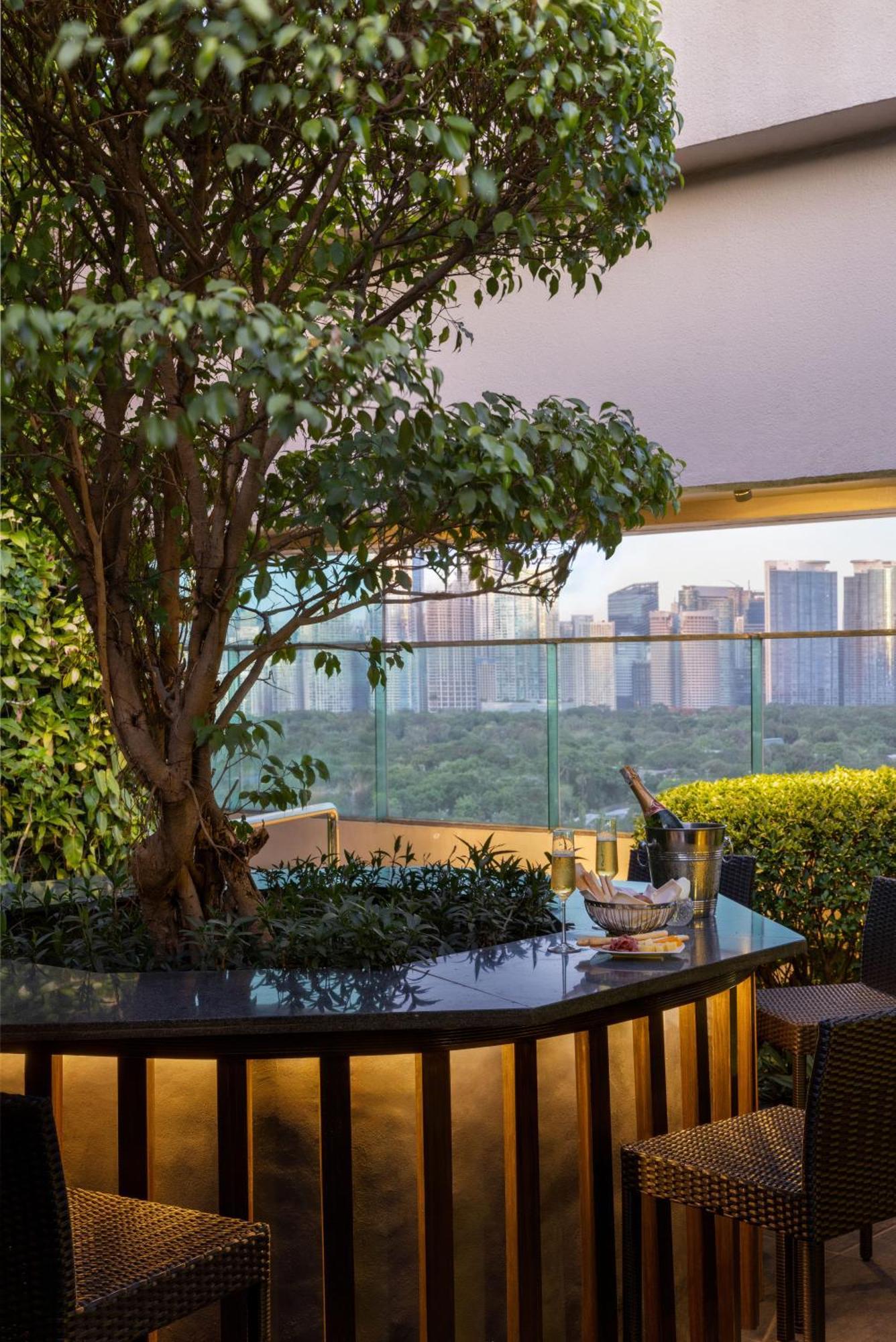Dusit Thani Manila - Multiple Use Hotel Makati City Exterior foto The Park, Hyderabad